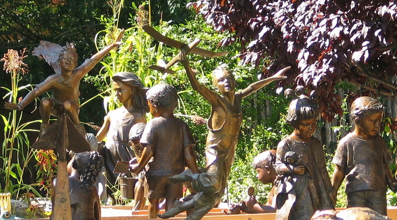 2004 10-Santa Fe Statues-Children at Play.jpg